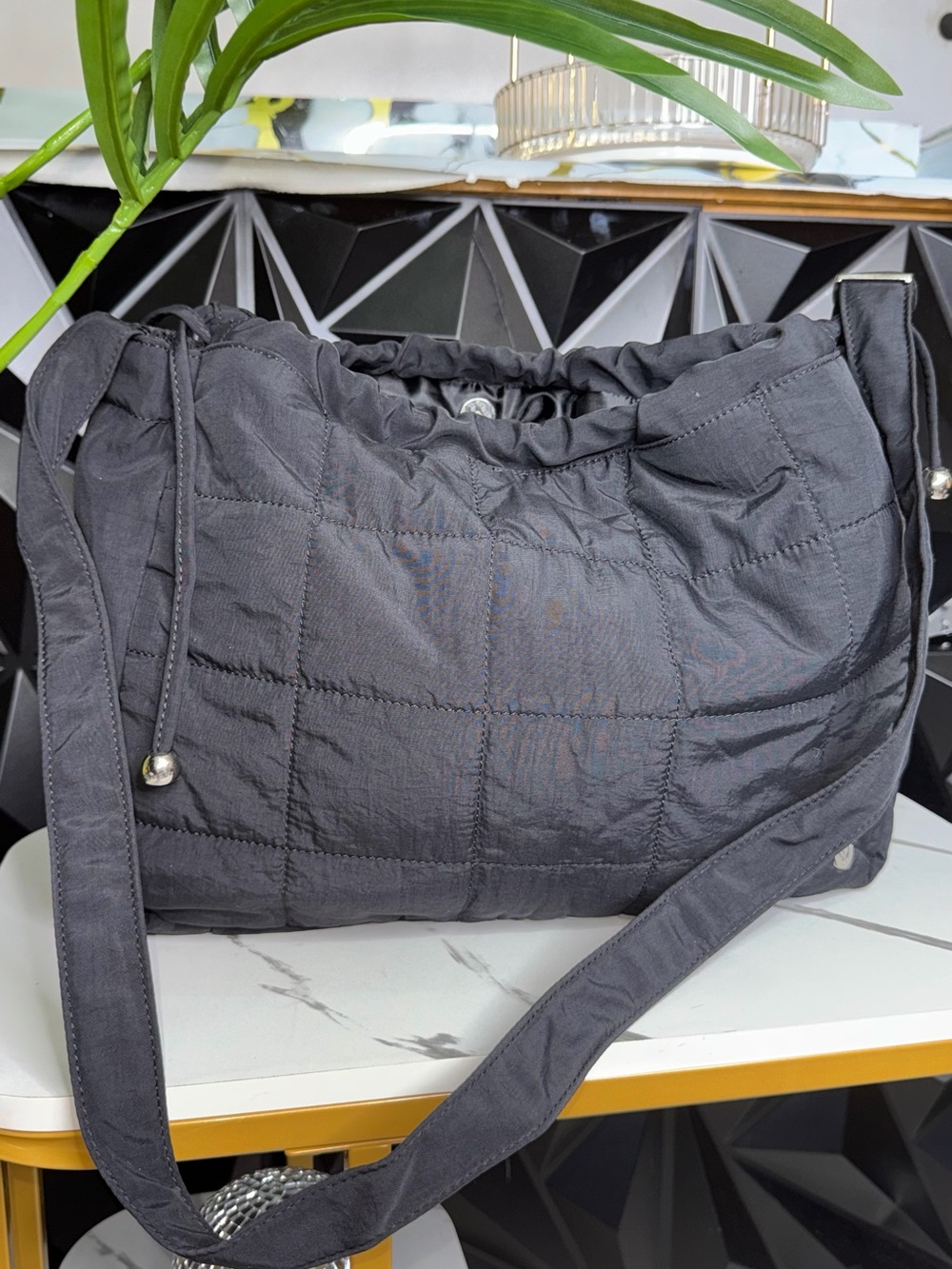 🔥🧳Quilted Black Messenger Bag with Drawstring Top